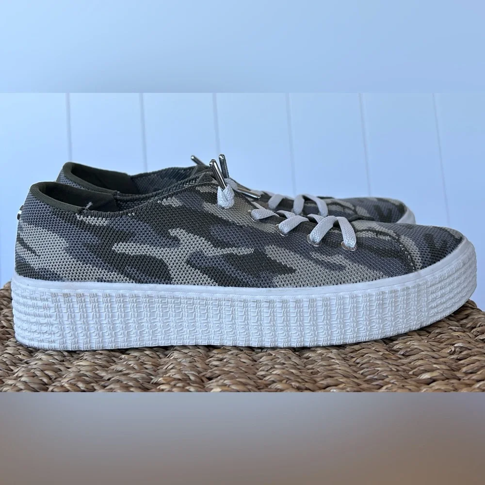 Madden NYC Women’s Camouflage Platform Mesh‎ Sneakers Size 8